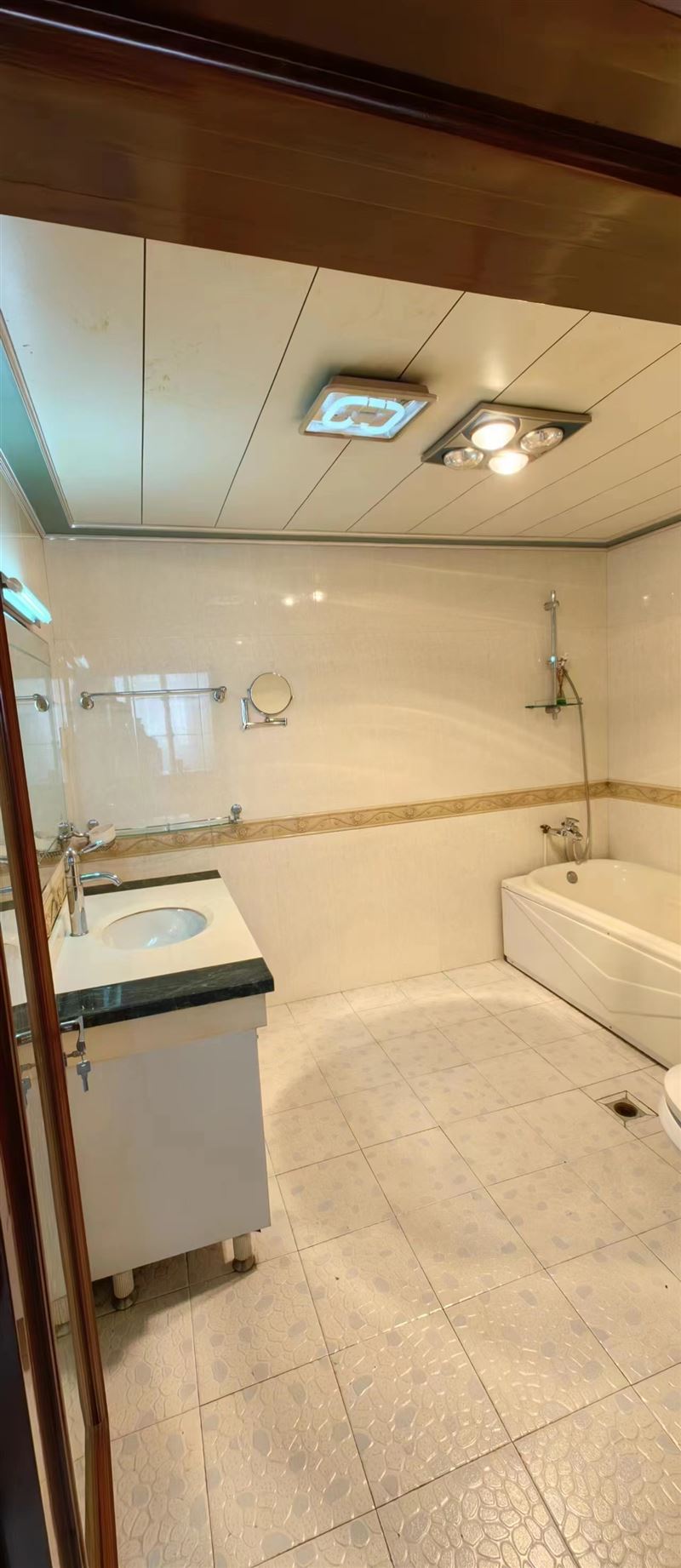 大商五小附近祥和小區(qū)低價(jià)賣(mài)樓