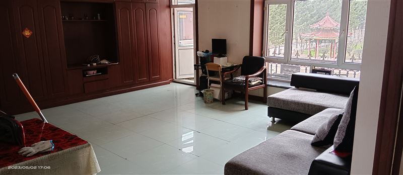 局高中下租賃站家屬樓