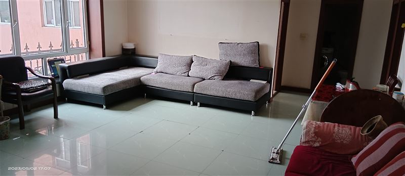 局高中下租賃站家屬樓