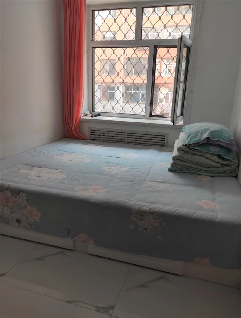 湖濱小區(qū)一樓半107平精裝39.5萬