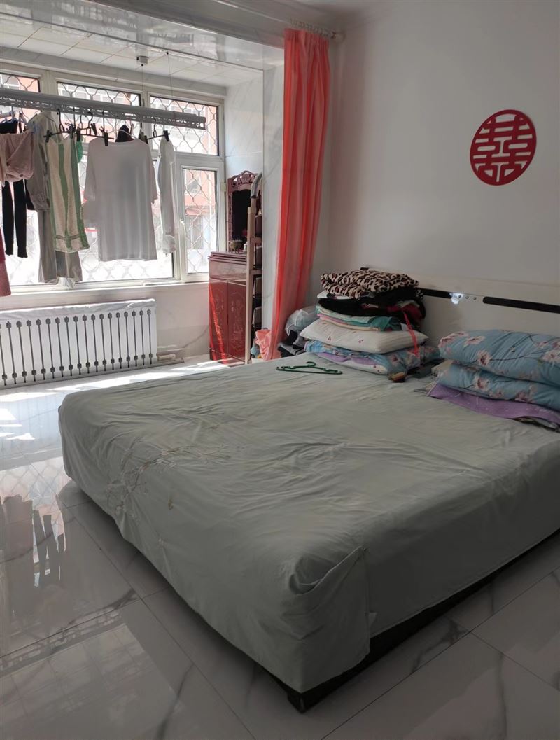 湖濱小區(qū)一樓半107平精裝39.5萬