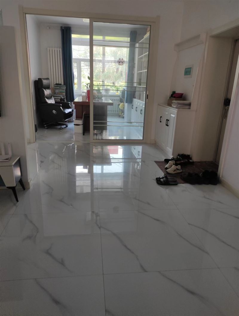 湖濱小區(qū)一樓半107平精裝39.5萬