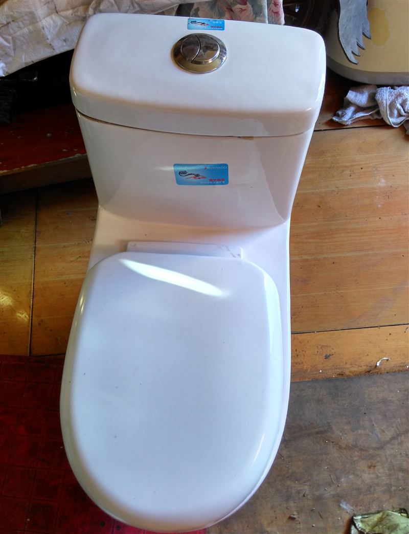 透下水水暖工，電鎬砸墻，改一樓下水