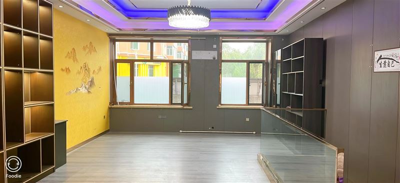 七臺河霞光街。