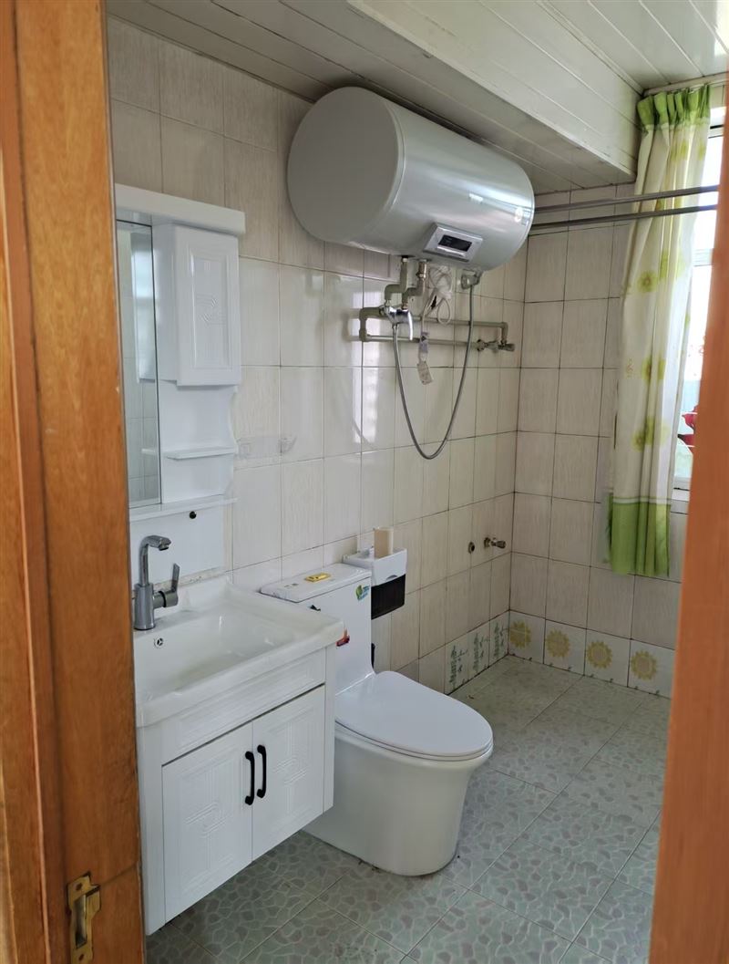 賣樓:育才苑六樓非頂樓，下樓就是七學(xué)和幼兒園64.7平15萬