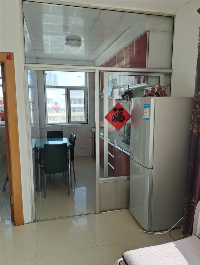 賣樓:育才苑六樓非頂樓，下樓就是七學(xué)和幼兒園64.7平15萬