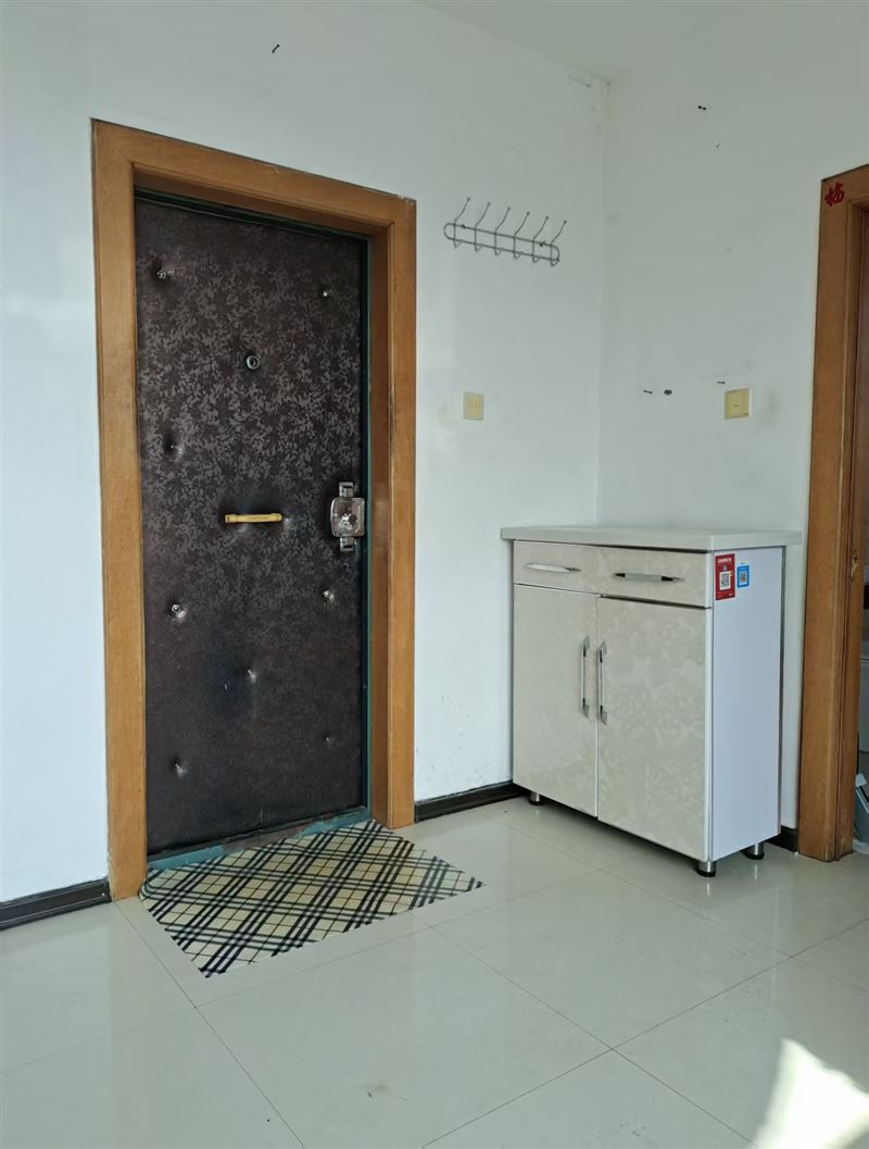 賣樓:育才苑六樓非頂樓，下樓就是七學(xué)和幼兒園64.7平15萬