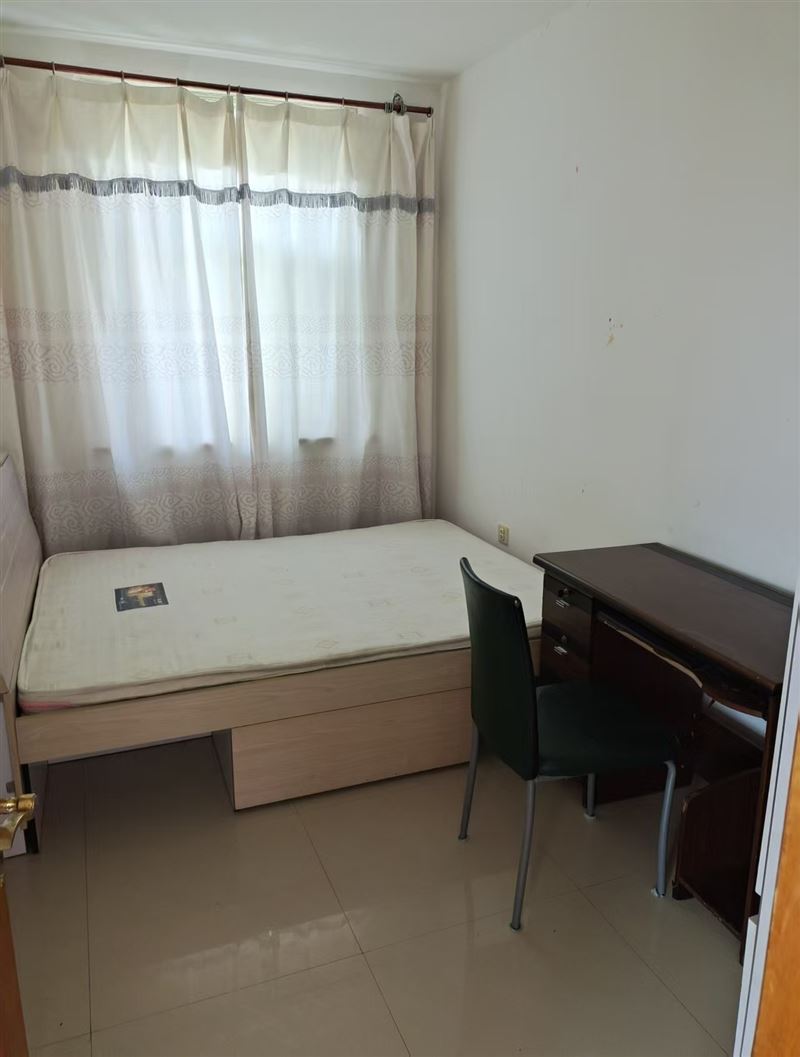 賣樓:育才苑六樓非頂樓，下樓就是七學(xué)和幼兒園64.7平15萬