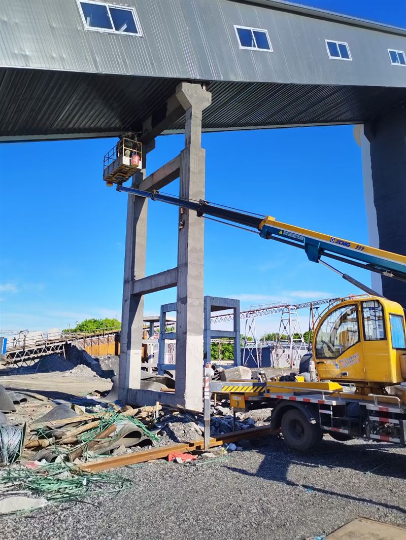 出租高空作業(yè)車，和半截子貨車