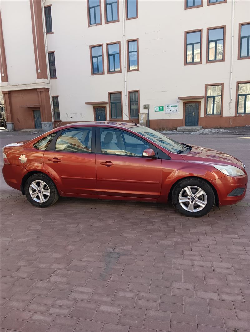 09年福特?？怂故謩?dòng)高配