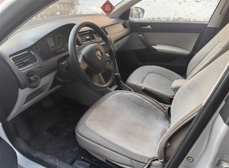 個(gè)人賣(mài)自動(dòng)擋斯柯達(dá)昕銳